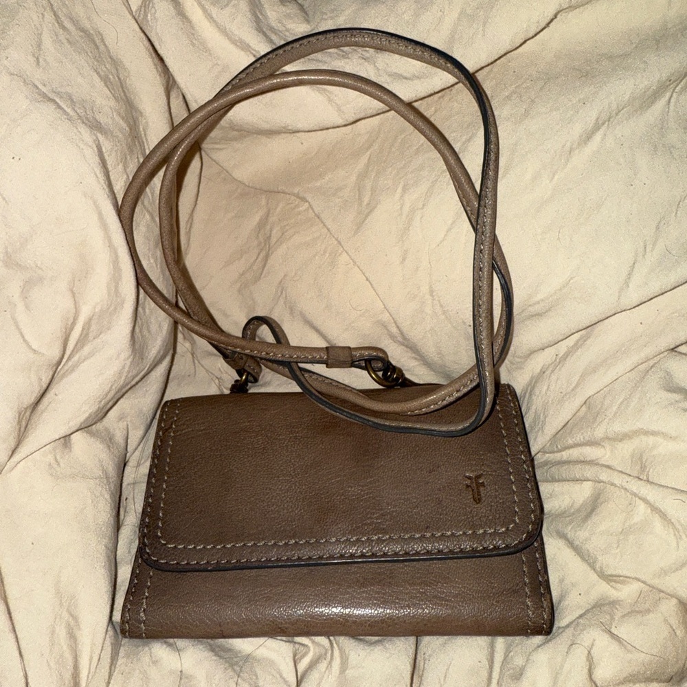FRYE Light Taupe ( Almost Gray) Crossbody Lily Wallet in great condition